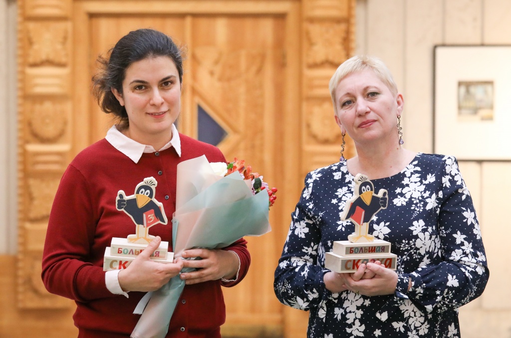 Юлия Кузнецова и Анна Пукиш слева направо.jpg Юлия Кузнецова и Анна Пукиш слева направо.jpg
